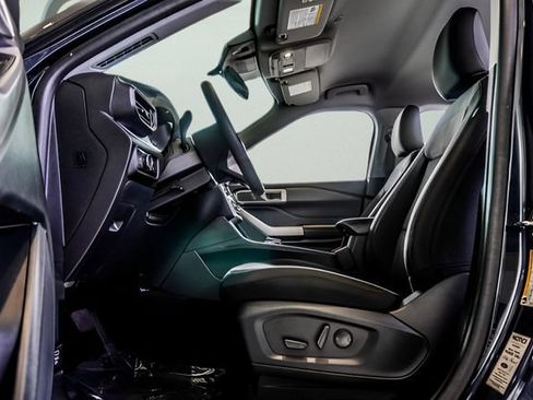 Used 2024 Ford Explorer XLT RWD image 34
