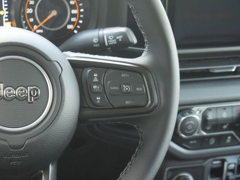 New 2025 Jeep Gladiator Mojave w/ Convenience Group image 19