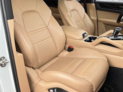 Certified 2020 Porsche Cayenne image 16