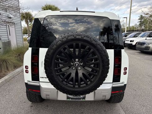 Used 2024 Land Rover Defender 110 S image 7