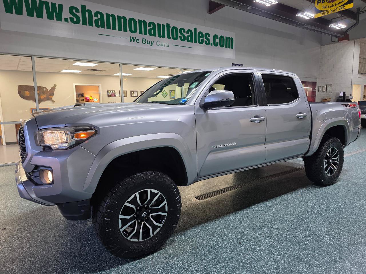 Used 2020 Toyota Tacoma TRD Sport AWD/4WD image 2