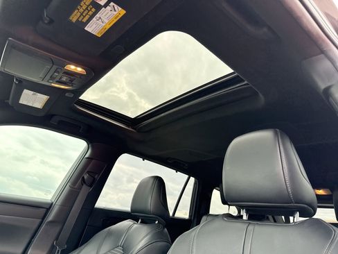 Used 2023 Toyota Highlander XSE image 16