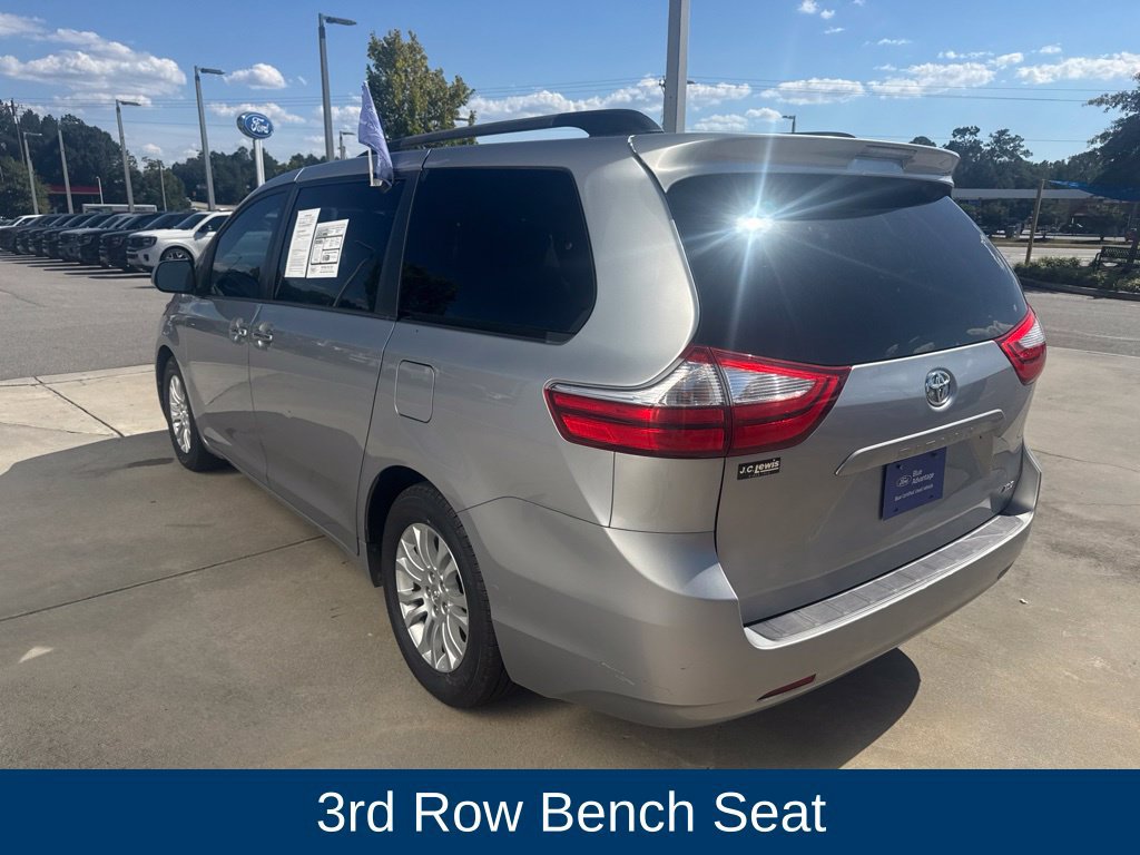Used 2017 Toyota Sienna Limited FWD image 4
