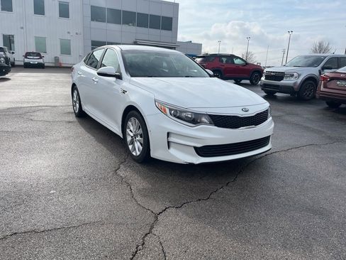 Used 2017 Kia Optima LX image 2
