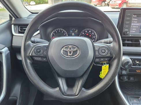 Used 2021 Toyota RAV4 LE FWD image 15