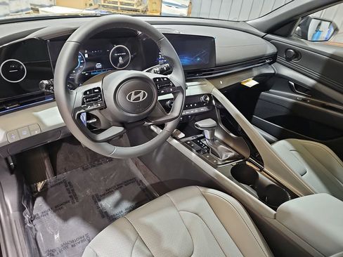 New 2026 Hyundai Elantra Limited FWD image 15