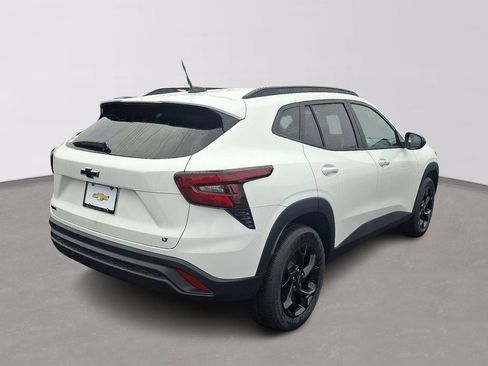 New 2026 Chevrolet Trax LT w/ Sunroof Package FWD image 4