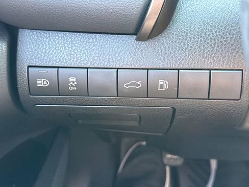 Used 2018 Toyota Camry SE w/ Moonroof Package FWD image 32