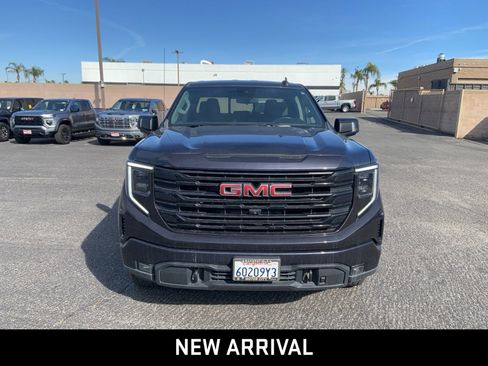Used 2022 GMC Sierra 1500 Elevation w/ Preferred Package image 2