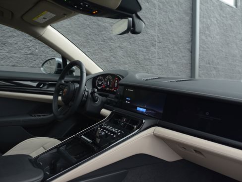 Certified 2026 Porsche Panamera 4 image 28