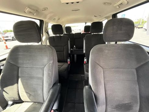 Used 2018 Dodge Grand Caravan SE FWD image 33