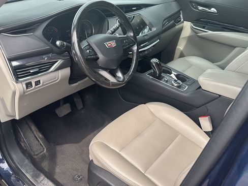 Used 2019 Cadillac XT4 Luxury w/ Trailering Package FWD image 11