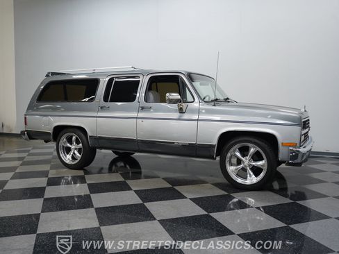 Used 1990 Chevrolet Suburban 2WD image 16