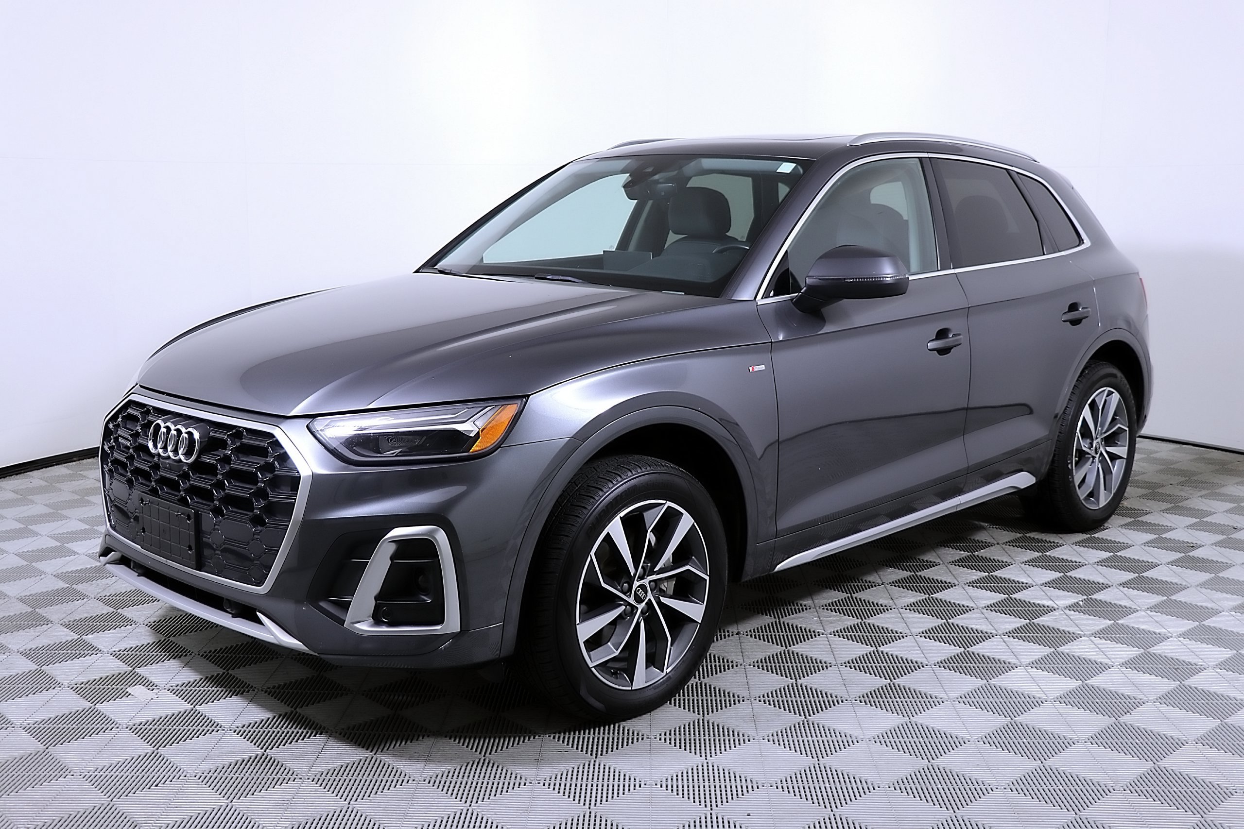 Used 2023 Audi Q5 2.0T Premium Plus w/ Premium Plus Package AWD/4WD image 3