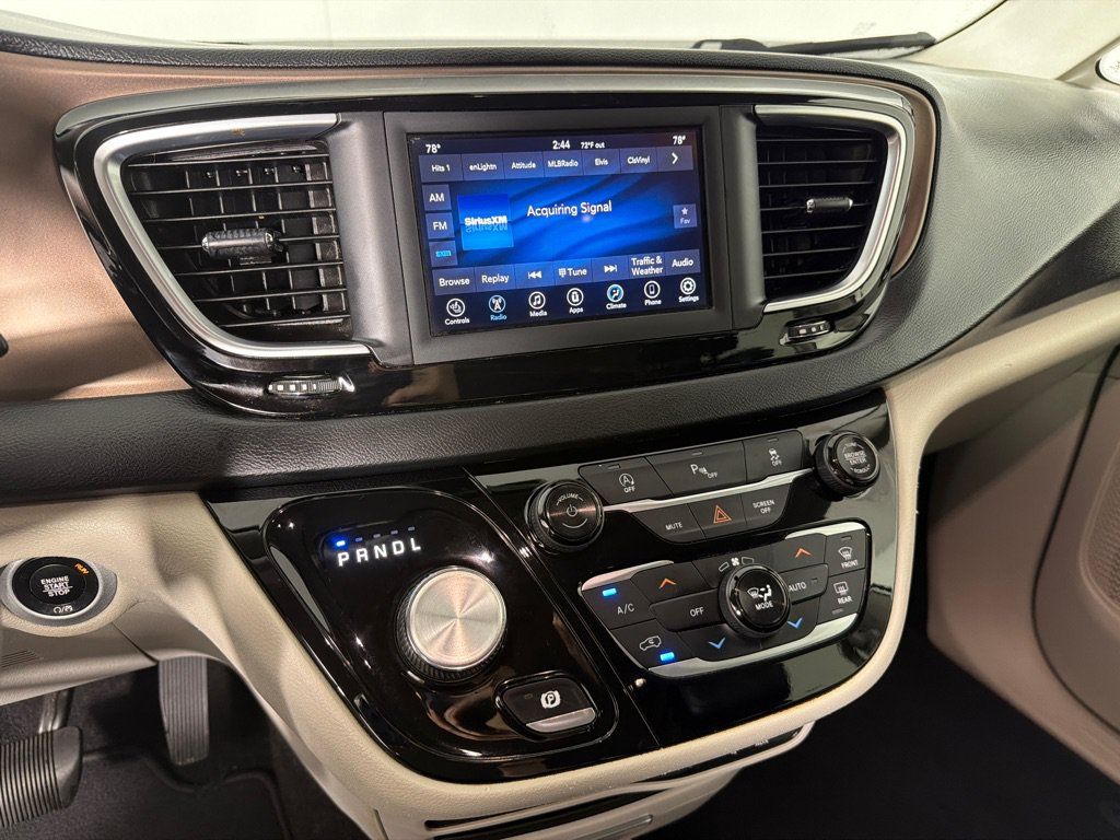 Used 2019 Chrysler Pacifica Touring-L FWD image 14