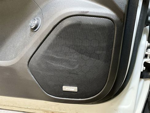 Used 2022 GMC Acadia SLT w/ Technology Package image 19