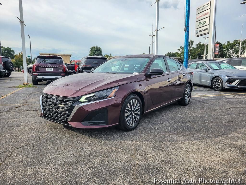 Used 2024 Nissan Altima 2.5 SV FWD image 9