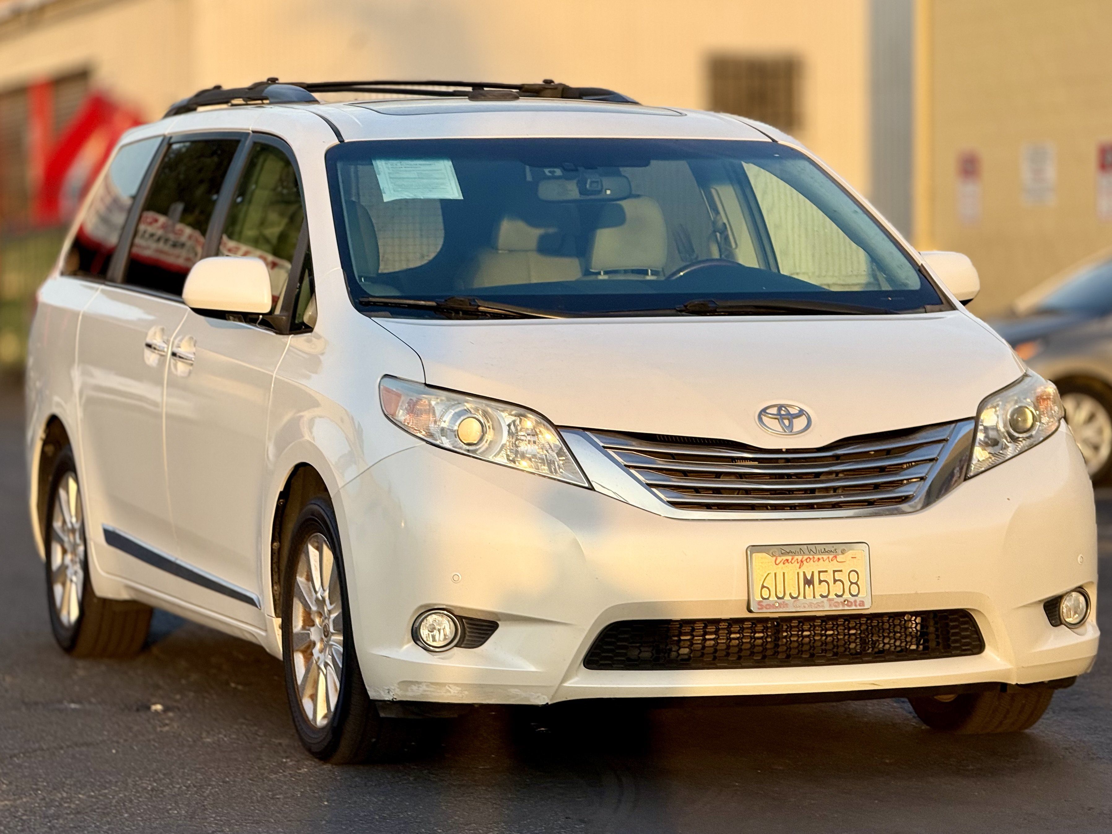 Used 2012 Toyota Sienna Limited w/ Premium Pkg AWD/4WD image 2