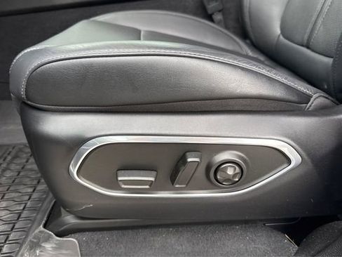 Used 2024 Jeep Wagoneer Series II w/ Convenience Group I AWD/4WD image 18