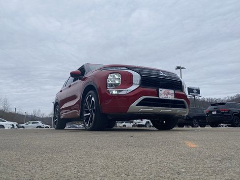 Used 2023 Mitsubishi Outlander SEL image 35