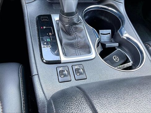 Used 2019 Toyota Highlander XLE AWD/4WD image 15