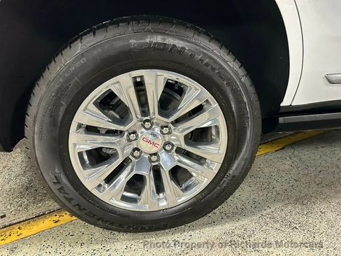 Used 2025 GMC Yukon Denali w/ Sun & Power Step Package image 13