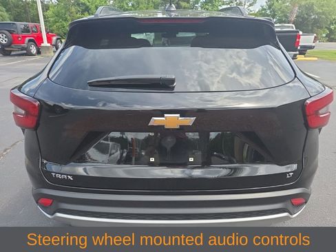 Used 2025 Chevrolet Trax LT FWD image 5