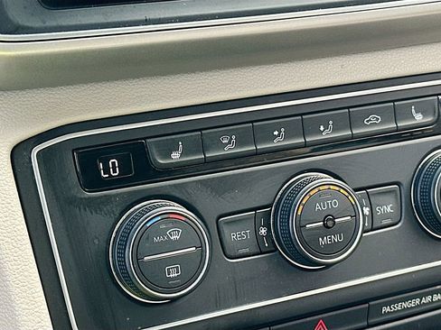 Used 2019 Volkswagen Atlas SE w/ Towing Package image 19