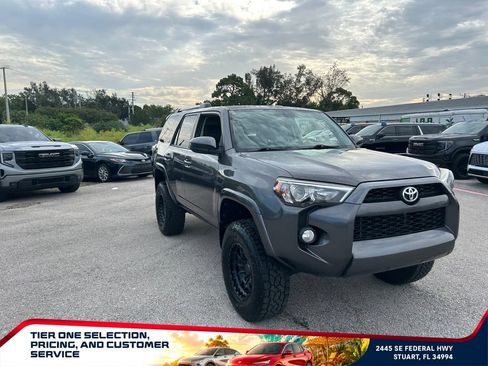 Used 2019 Toyota 4Runner SR5 AWD/4WD image 3