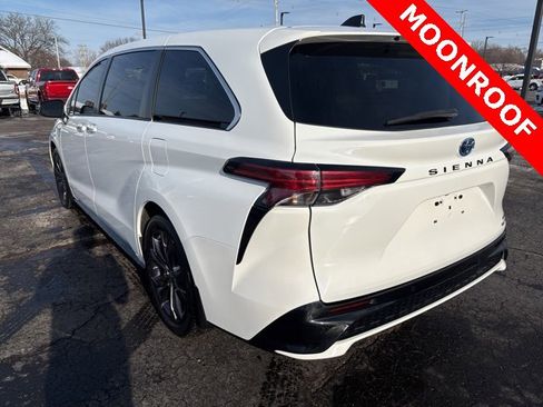 Used 2021 Toyota Sienna XSE image 3