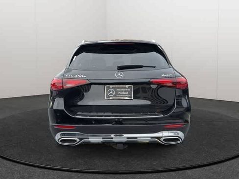 Used 2025 Mercedes-Benz GLC 350e 4MATIC image 5