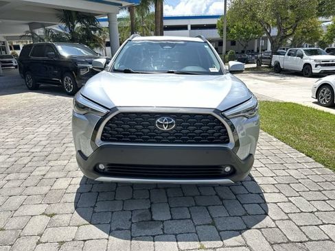 Used 2023 Toyota Corolla Cross XLE w/ Convenience Package FWD image 18