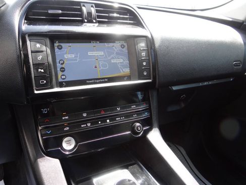 Used 2017 Jaguar F-PACE Premium AWD/4WD image 20