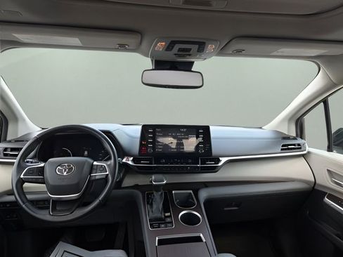 Used 2022 Toyota Sienna XLE FWD image 10