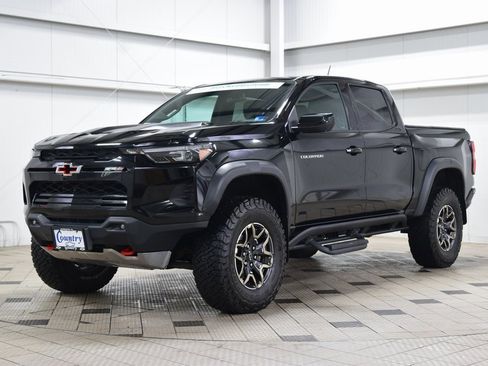 Used 2023 Chevrolet Colorado ZR2 w/ ZR2 Convenience Package III image 3