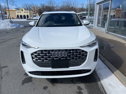 Used 2025 Audi Q5 Premium w/ Convenience Package image 55