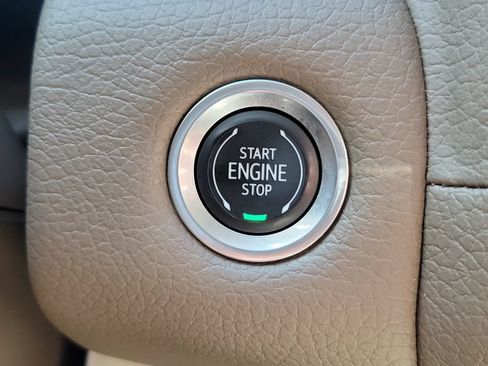 Used 2022 GMC Yukon XL Denali AWD/4WD image 32