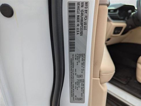 Used 2023 Jeep Grand Cherokee Limited w/ Luxury Tech Group II image 25