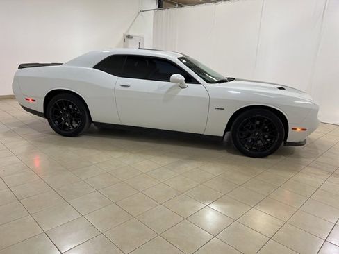 Used 2018 Dodge Challenger R/T image 6