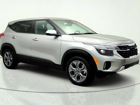 Used 2025 Kia Seltos LX AWD/4WD image 3