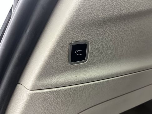 Used 2021 Chrysler Pacifica Touring-L w/ Premium & Safety Sphere Group image 31