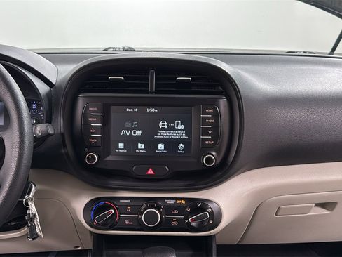Used 2020 Kia Soul LX image 10