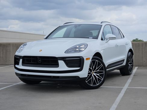 Certified 2026 Porsche Macan image 1