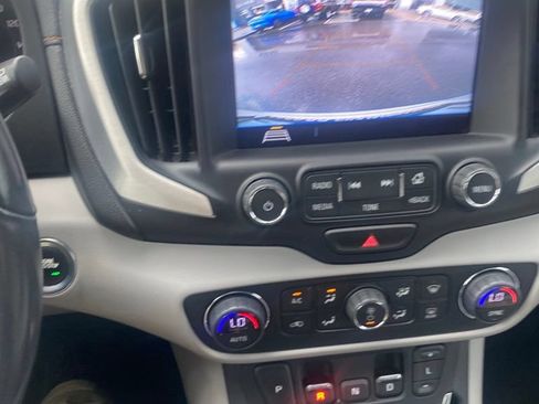 Used 2018 GMC Terrain SLT w/ Preferred Package FWD image 17