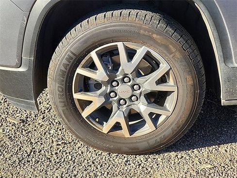 Used 2022 GMC Acadia SLE w/ LPO, Black Accent Package image 2