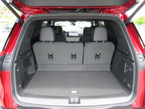 New 2026 Chevrolet Traverse High Country FWD image 36
