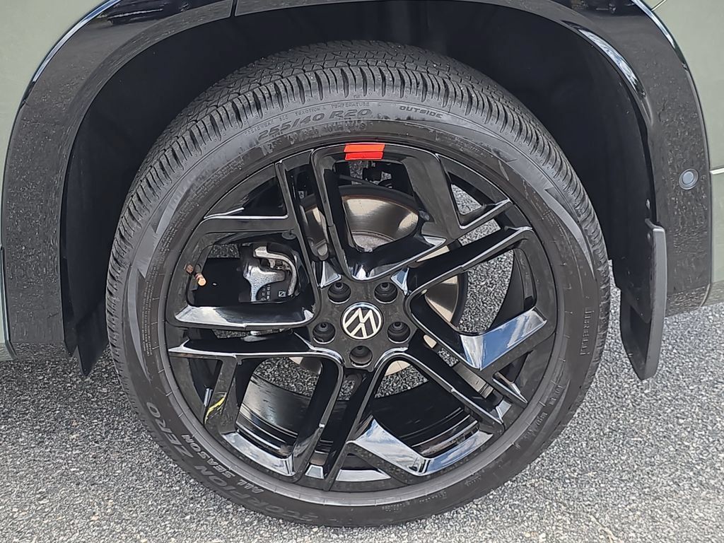 Used 2025 Volkswagen Tiguan SE R-Line AWD/4WD image 34