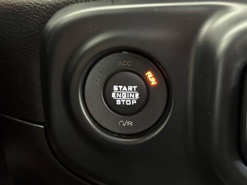 Used 2019 Jeep Wrangler Unlimited Sahara AWD/4WD image 23