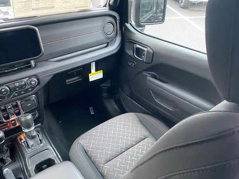 New 2026 Jeep Gladiator Mojave w/ Safety Group image 33