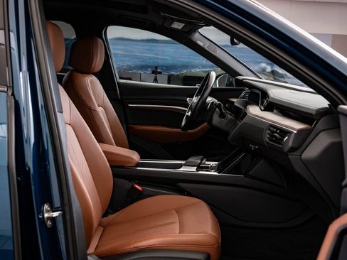 Used 2022 Audi e-tron Premium Plus w/ Premium Plus Package image 25